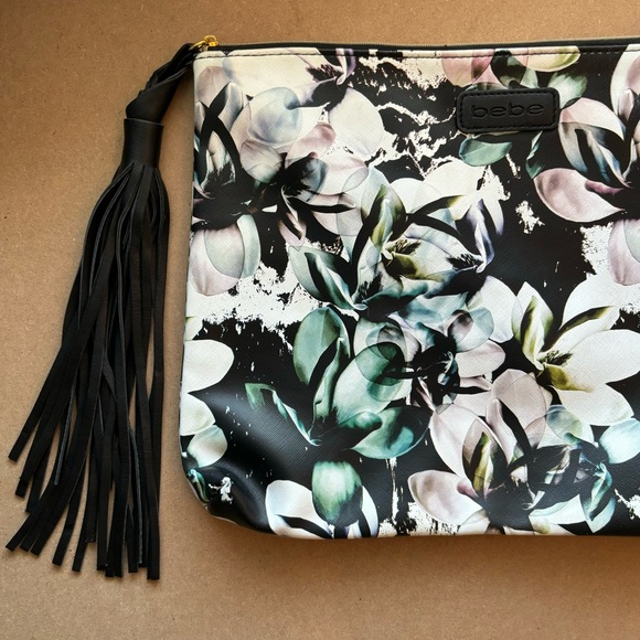 Bebe Floral Oversized Clutch - Picture 4 of 5